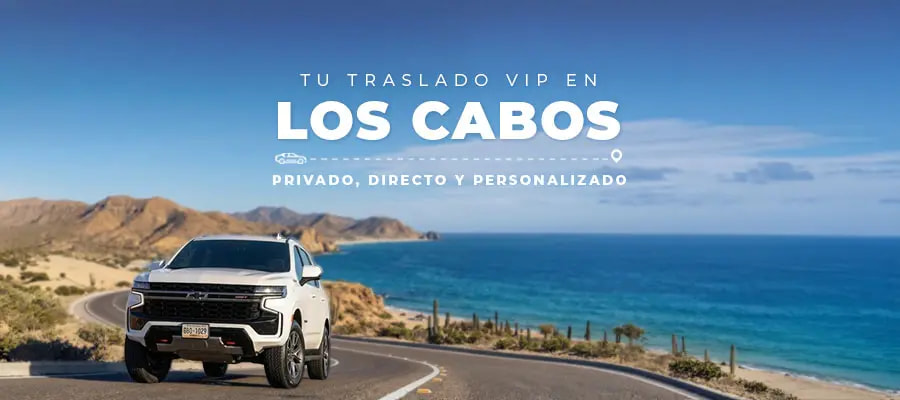 Flota de camionetas Suburban de TransVIP en un paisaje desértico de Los Cabos